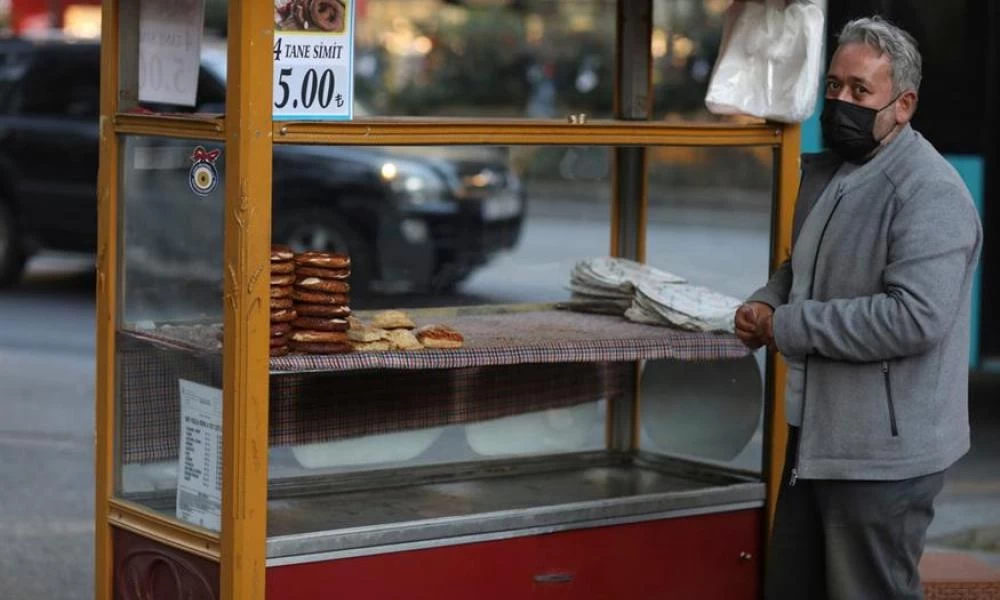 Σε εξαθλίωση οι Τούρκοι πολίτες από την κρίση: «Δεν θέλω να ζητιανεύω»
